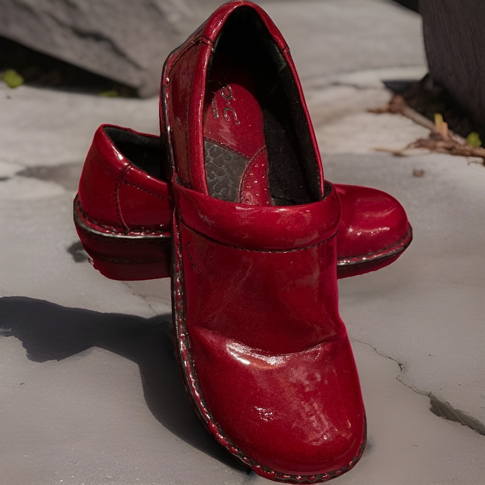 BOC Born Womens Shiny Red Faux Patent Leather Clogs Slip On Shoes Size 8 Nursing